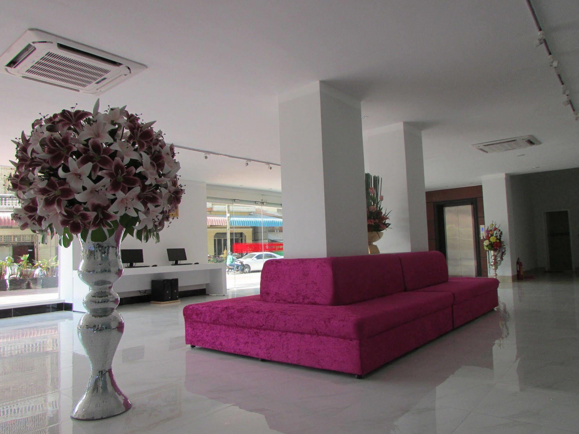 Sen Han Hotel Phnom Penh Bagian luar foto