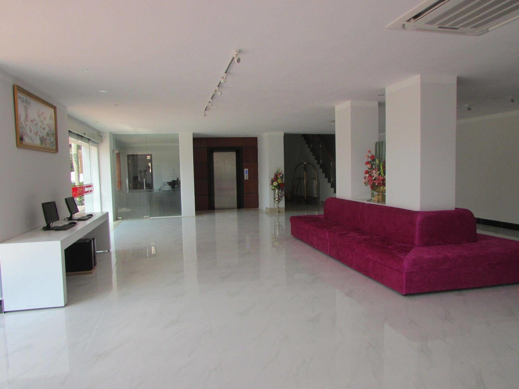 Sen Han Hotel Phnom Penh Bagian luar foto