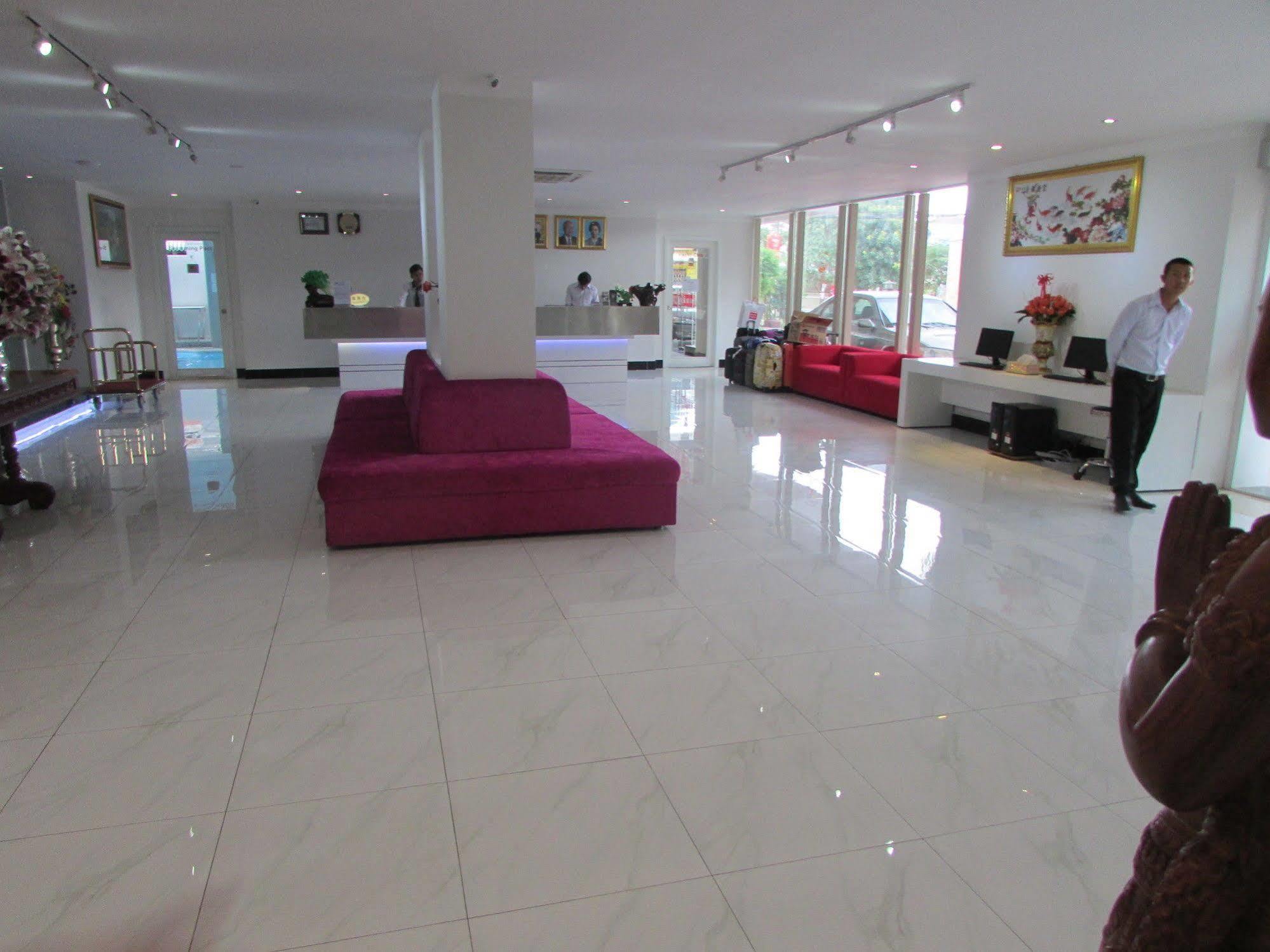 Sen Han Hotel Phnom Penh Bagian luar foto