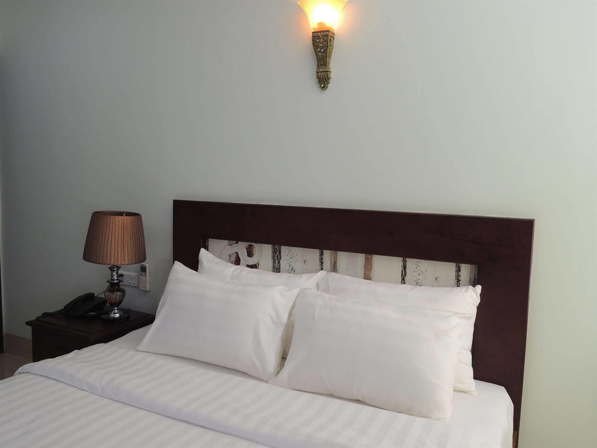 Sen Han Hotel Phnom Penh Bagian luar foto