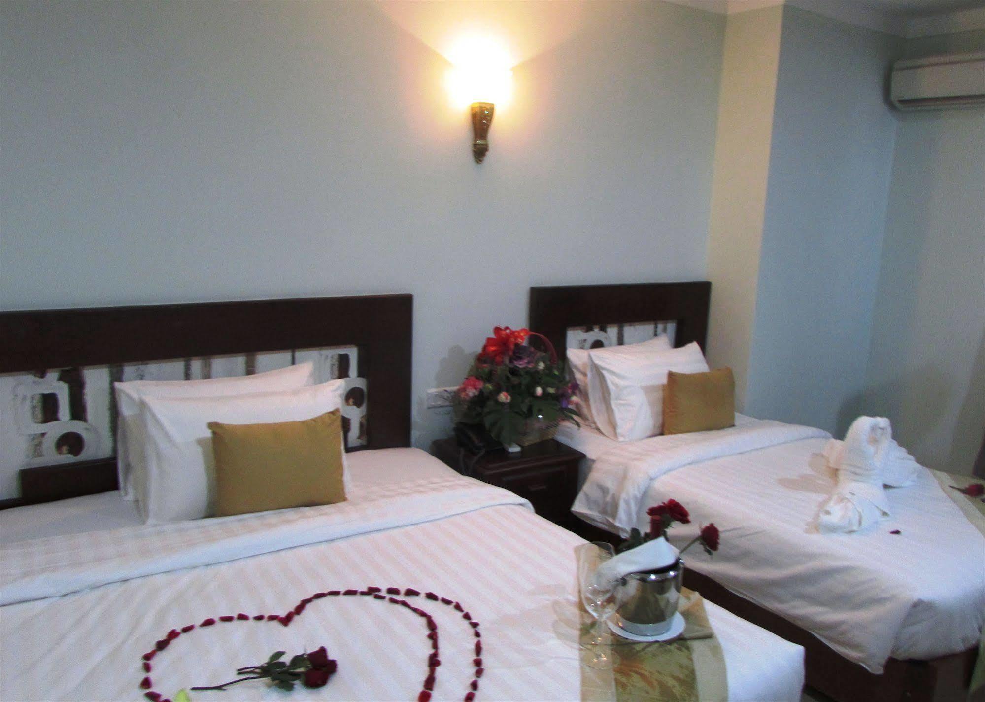 Sen Han Hotel Phnom Penh Bagian luar foto