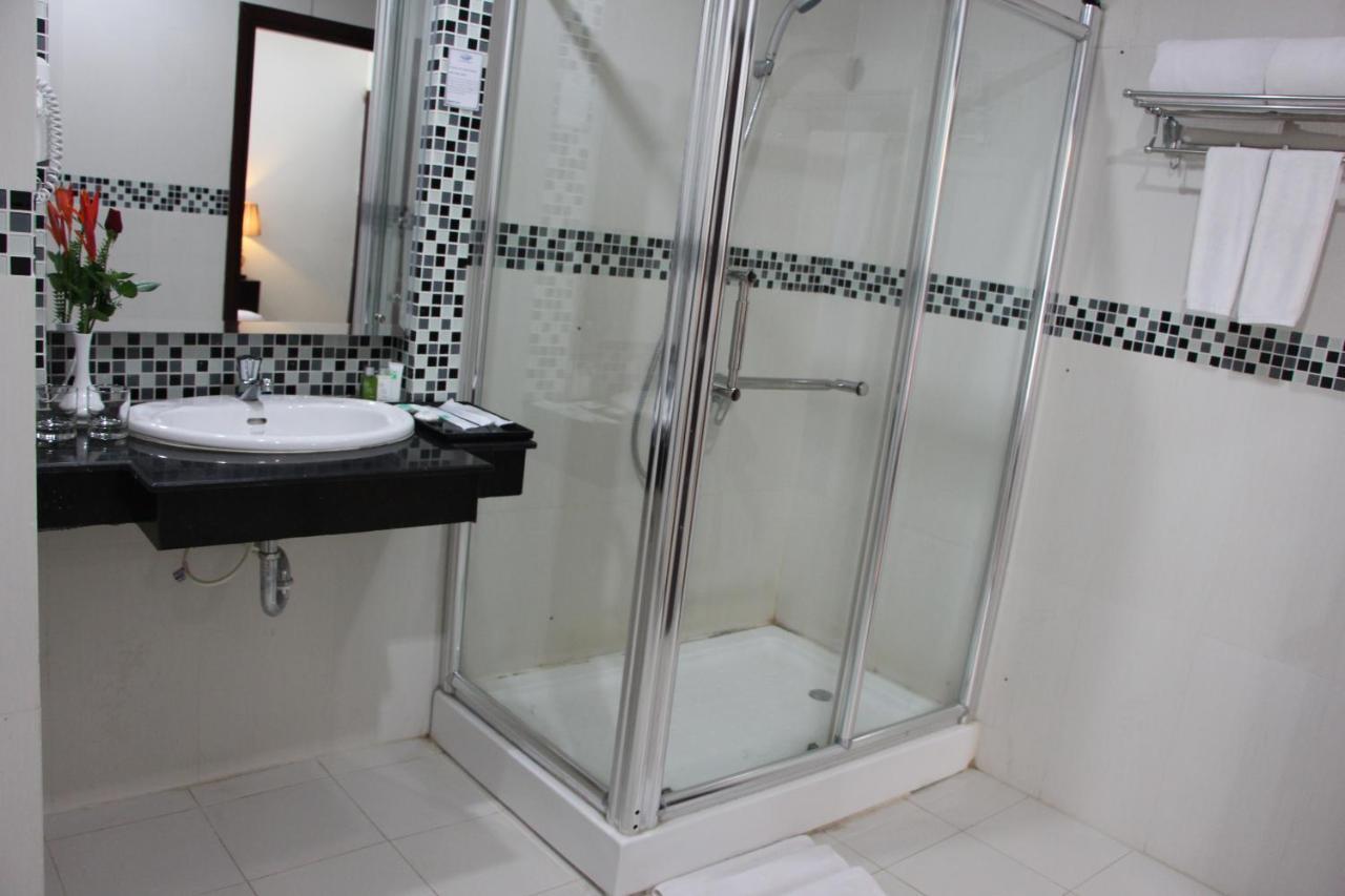 Sen Han Hotel Phnom Penh Bagian luar foto