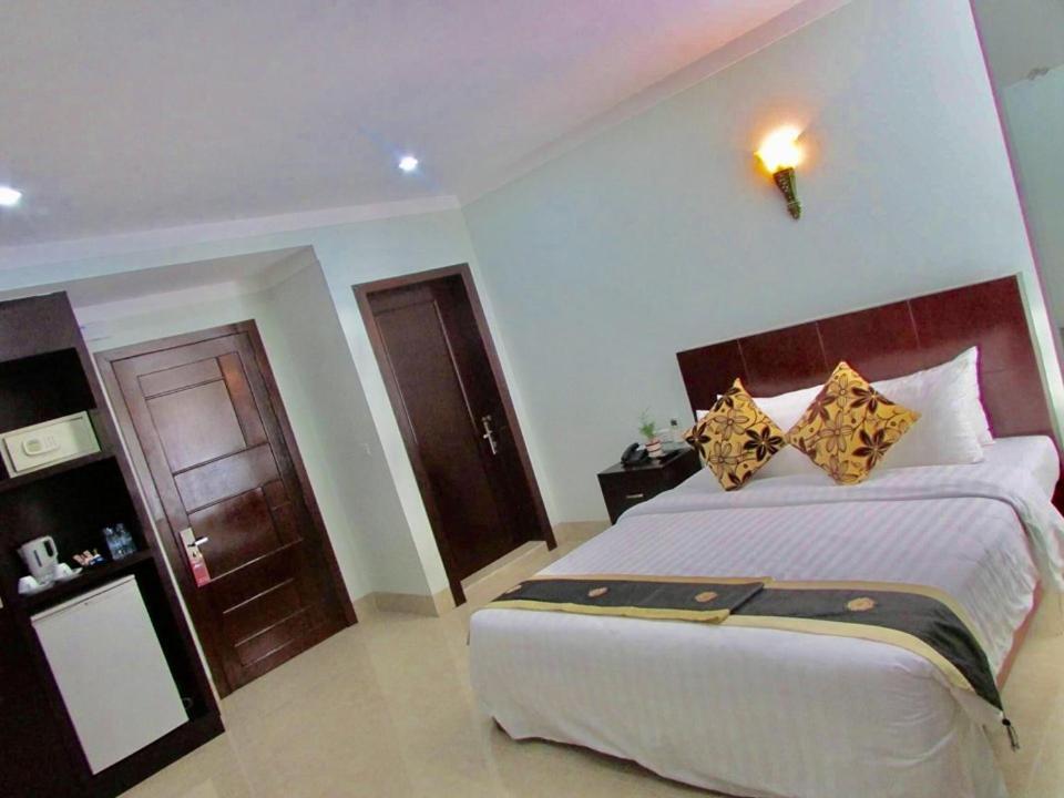 Sen Han Hotel Phnom Penh Bagian luar foto