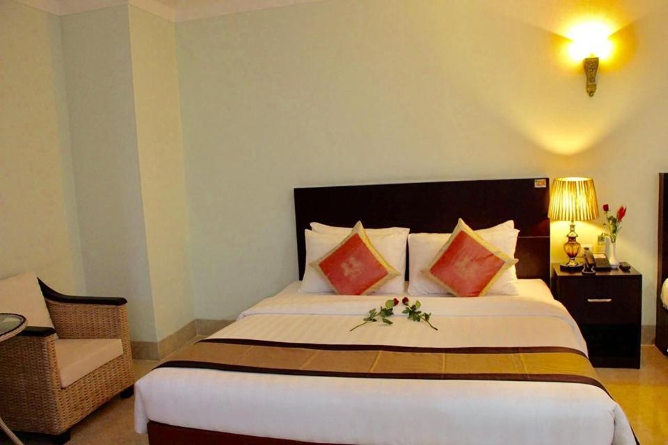 Sen Han Hotel Phnom Penh Bagian luar foto
