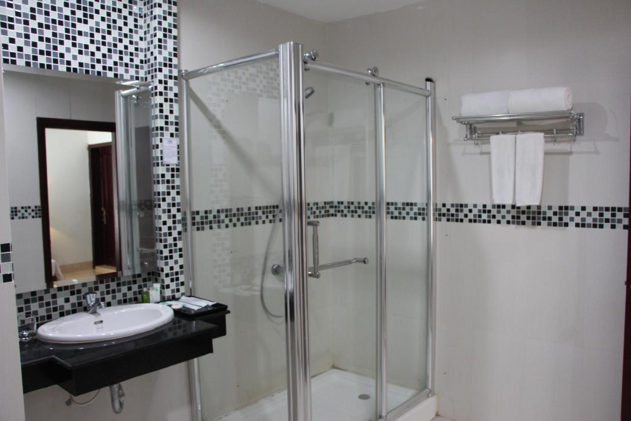 Sen Han Hotel Phnom Penh Bagian luar foto